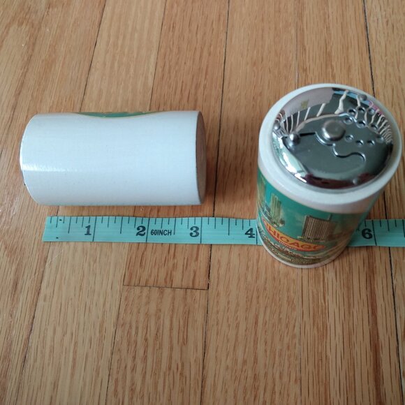 Vintage Salt and Pepper Shakers Chicago Illinois Souvenir Wood S&P Retro Kitchen - Picture 10 of 10